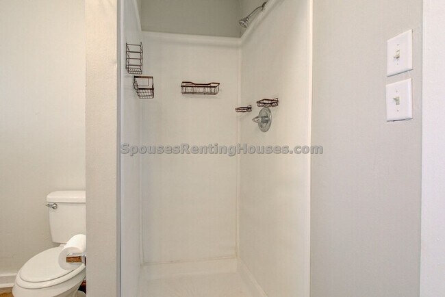 Building Photo - 510 N Beville Ave