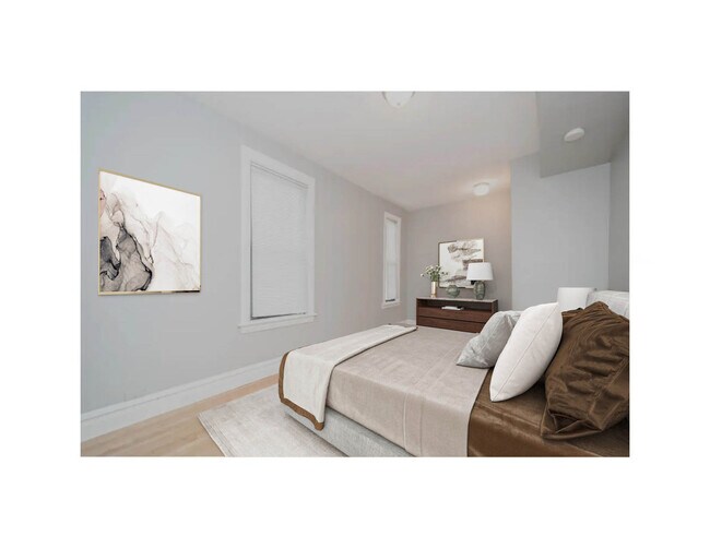 Building Photo - 1900 W Oakdale Ave