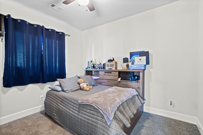 Building Photo - 2210 Bristlegrass Dr