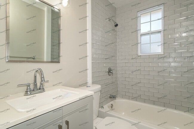 Building Photo - 121 Franke Ave