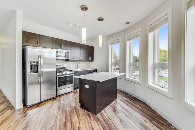 Building Photo - 555 Roger Williams Ave