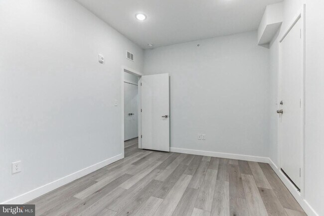 Building Photo - 2301 N 6th St