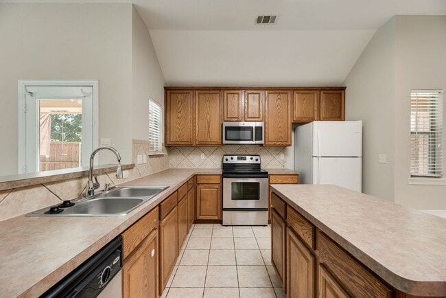 Building Photo - Spacious 4-Bedroom Gem with 2 Full Baths in McKinney - Your New 2025 Sq Ft Sanctuary!