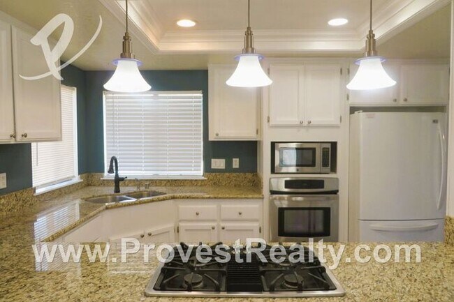 Building Photo - 3 Bed, 2 Bath Silver Lakes Home!!!
