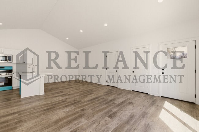 Building Photo - 5247 N Pinecrest Ct