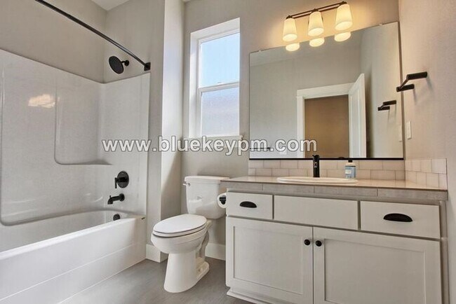 Building Photo - 4 Bed, 3 Bath Home in Walnut Grove Near An...