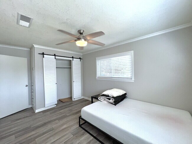 Building Photo - PRE-LEASING Summer 2026!! | Spacious 3-Bedroom with 2 Baths in the Heart of Lubbock