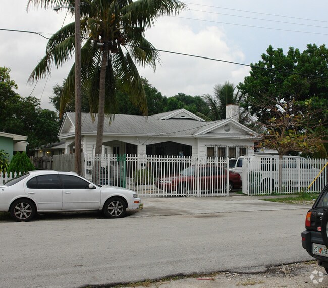 Primary Photo - 6230 NE Miami Pl