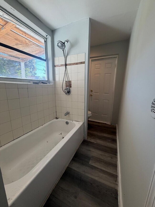 Building Photo - 2038 SW 12th Ct