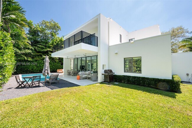 Building Photo - 5921 SW 87th St