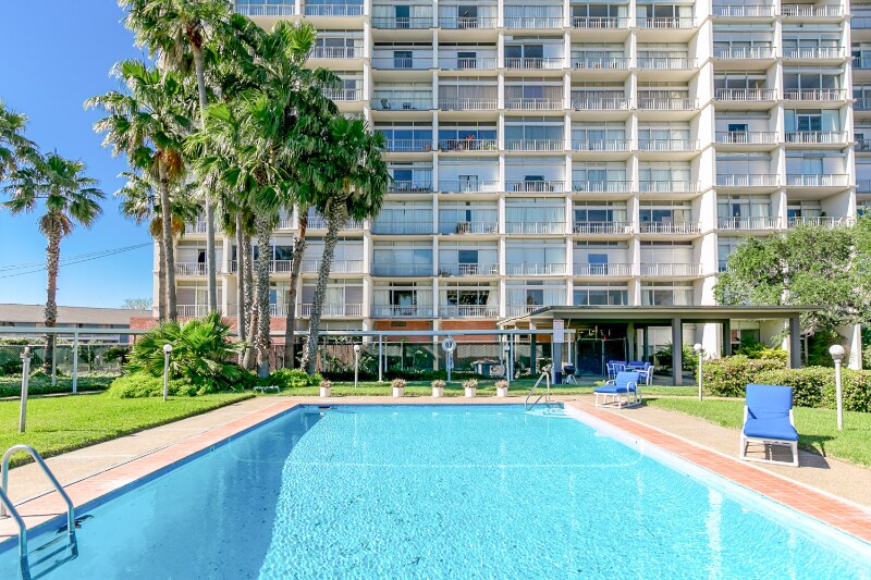 Building Photo - 4600 Ocean Dr