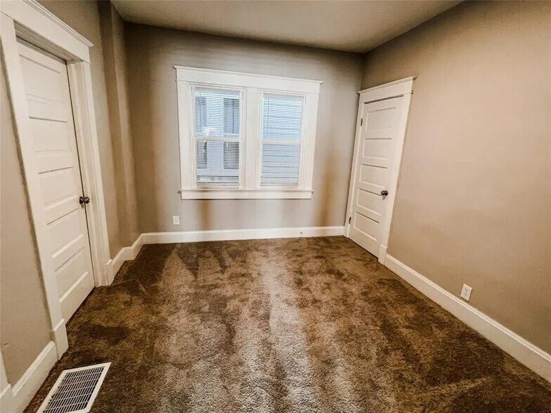 Building Photo - 336 N Riley Ave