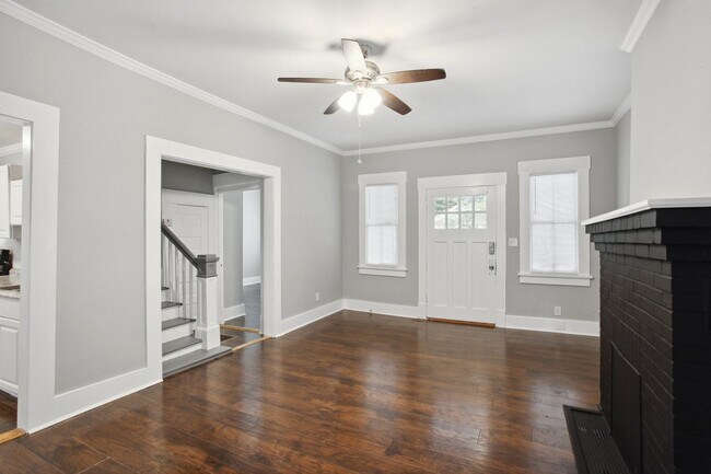 Building Photo - Large 4BR/2BA Downtown House Walking Distance to Daffin Park and Forsyth Park