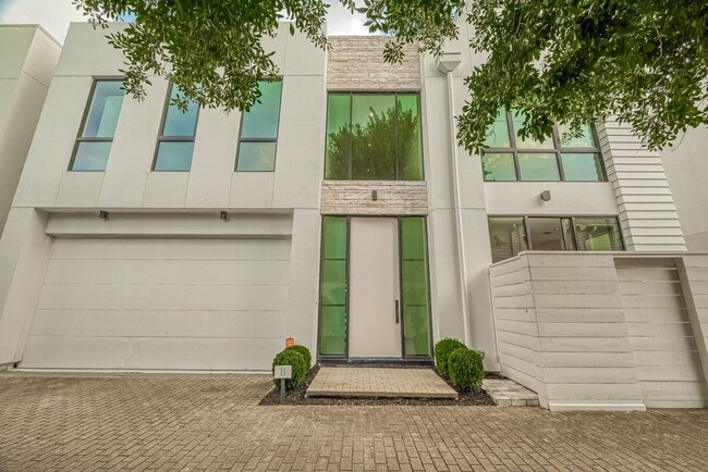 Building Photo - Beautiful contemporary home in the sought-...