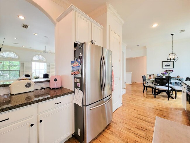 Building Photo - 1421 Bremond St
