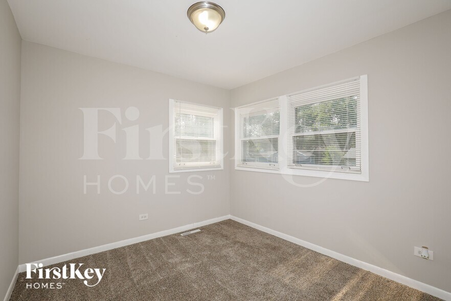 Building Photo - 12865 W Highland Ave