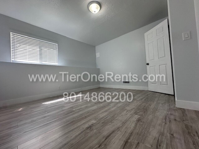 Building Photo - NO DEPOSIT option available for qualified ...