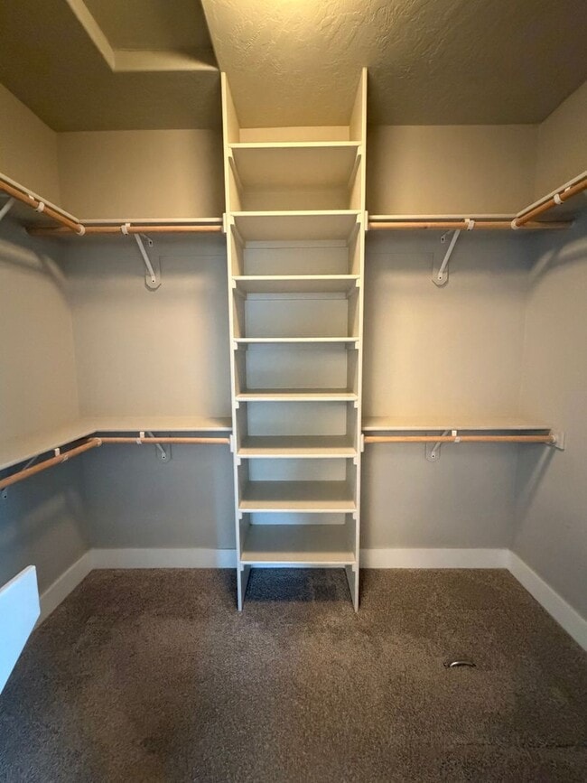 Building Photo - Gorgeous Craftsman Home- 5 bed, 3 Full Bath- Includes Landscaping!