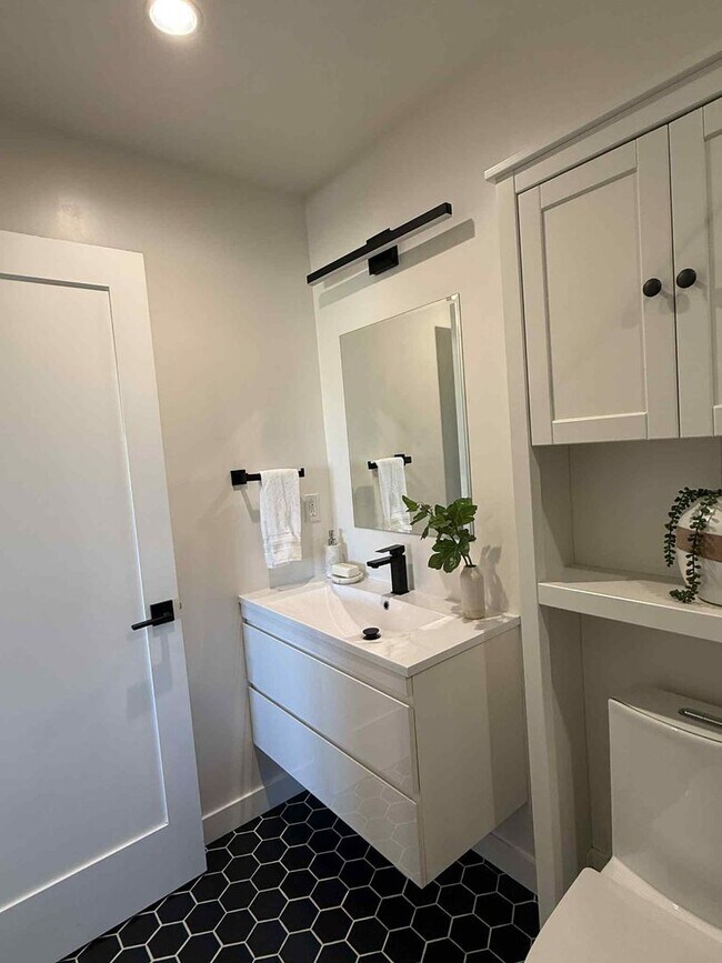 Building Photo - Modern 4-Bedroom Retreat in San Carlos – Remodeled, Spacious, Private Yard