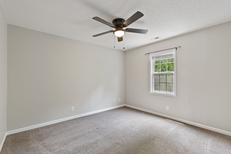 Building Photo - 3901 Charleston Park Dr