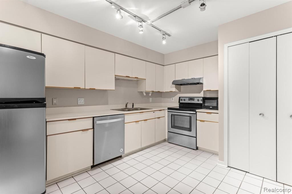 Building Photo - 644 Ashley Cir E