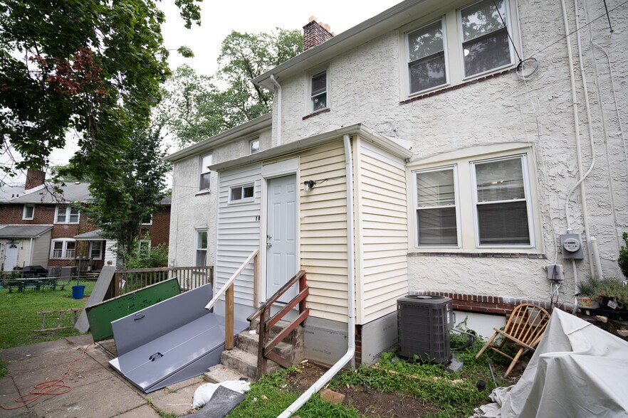 Building Photo - 920 Macadam St