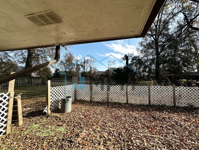 Building Photo - 1104 Hilton St