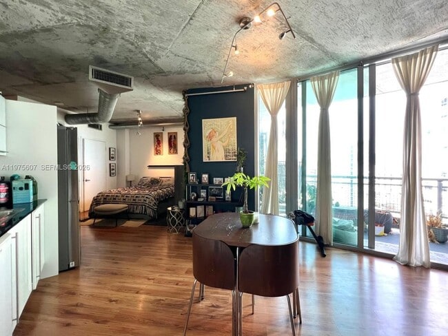 Building Photo - 690 SW 1st Ct