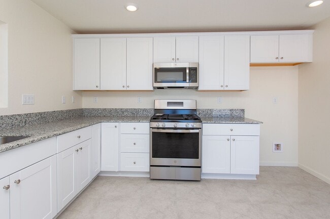 Building Photo - 8981 Quail Fls Dr