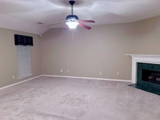 Building Photo - 10011 Territory Ln