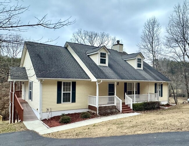 Building Photo - 863 Woodland Dr