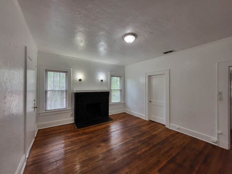 Building Photo - 4548 Notter Ave