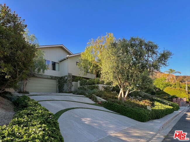 Building Photo - 6435 Innsdale Dr
