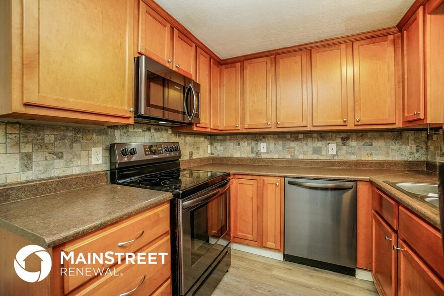 Building Photo - 2258 Majestic Dr W