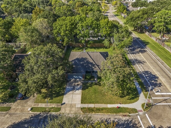 Building Photo - 2826 Wood Hollow Dr