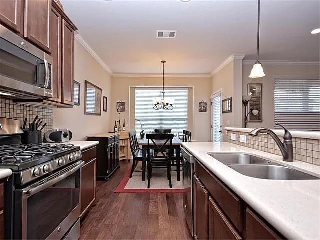 Building Photo - 13400 Briarwick Dr