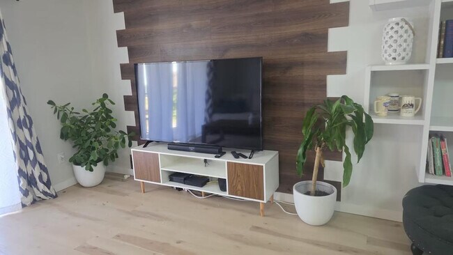 Building Photo - 31 Inlet Harbor Rd