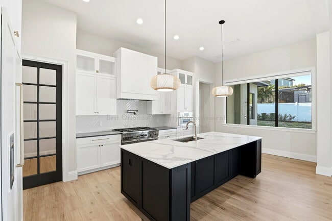 Building Photo - 705 Largovista Dr