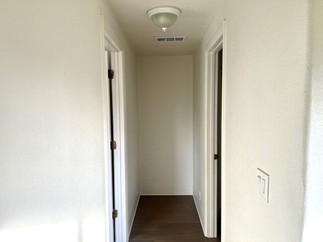 Building Photo - 272 E 200 S