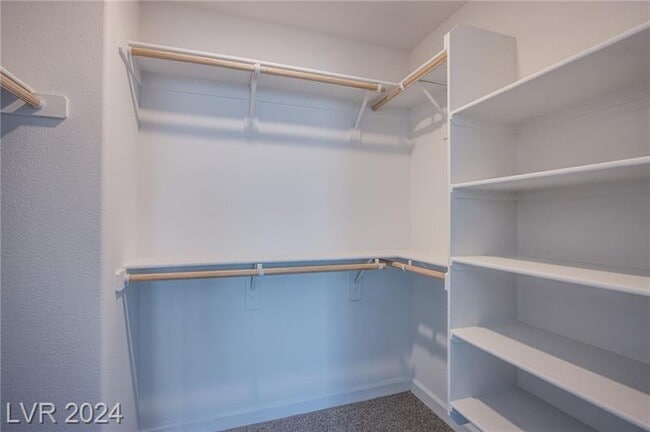 Building Photo - 843 Watford Pl