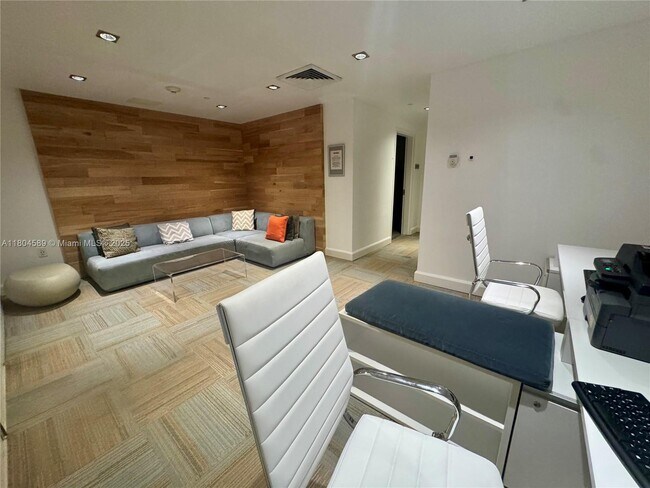 Building Photo - 951 Brickell Ave