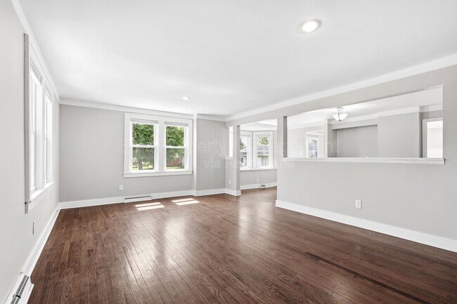 Building Photo - 3117 Coucy Ave