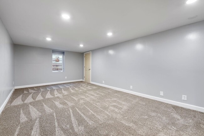 Building Photo - Beautiful 3/4 bed 2 bath home in East Moline!