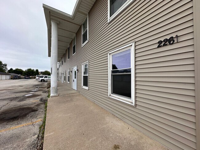 Building Photo - Noble Estates ||