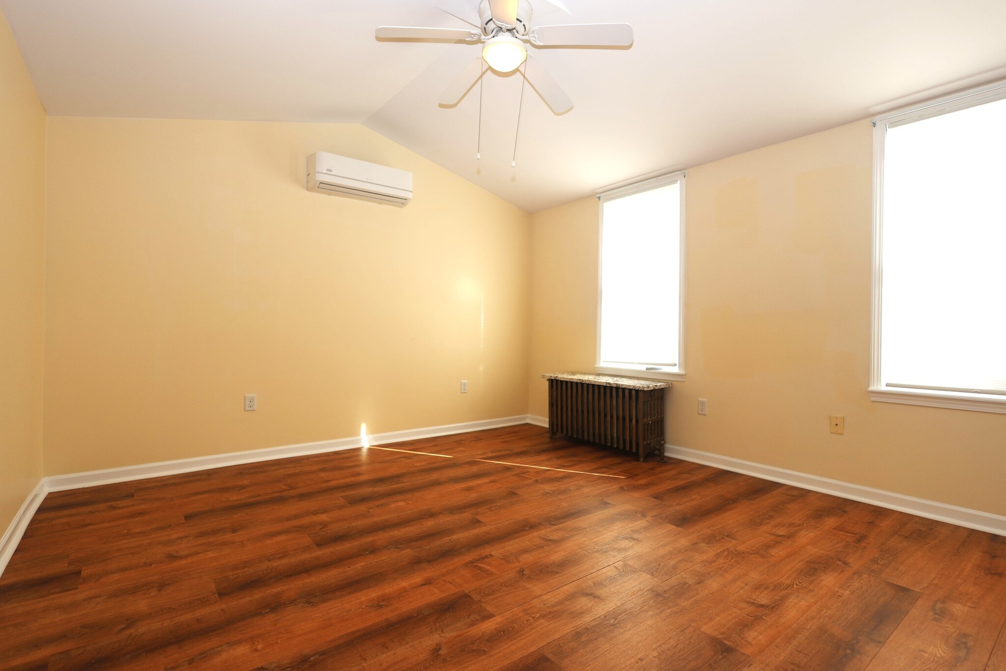 Building Photo - 316 Ella St