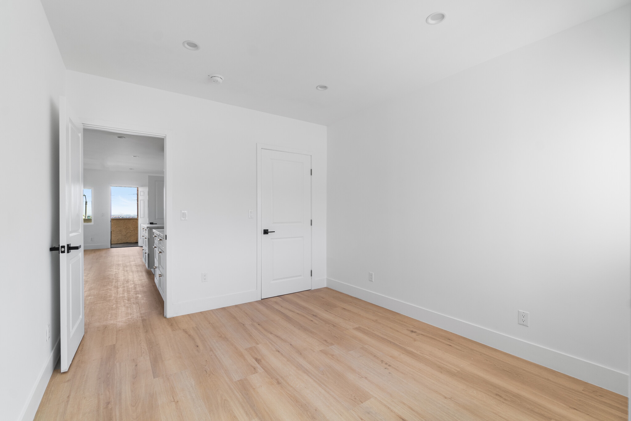 Building Photo - 301 S Cabrillo Ave