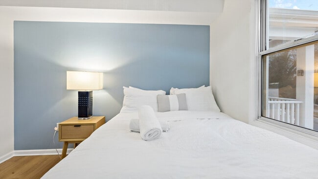 Building Photo - 5545 Davey St