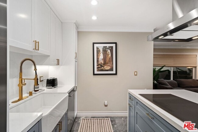 Building Photo - 960 Larrabee St