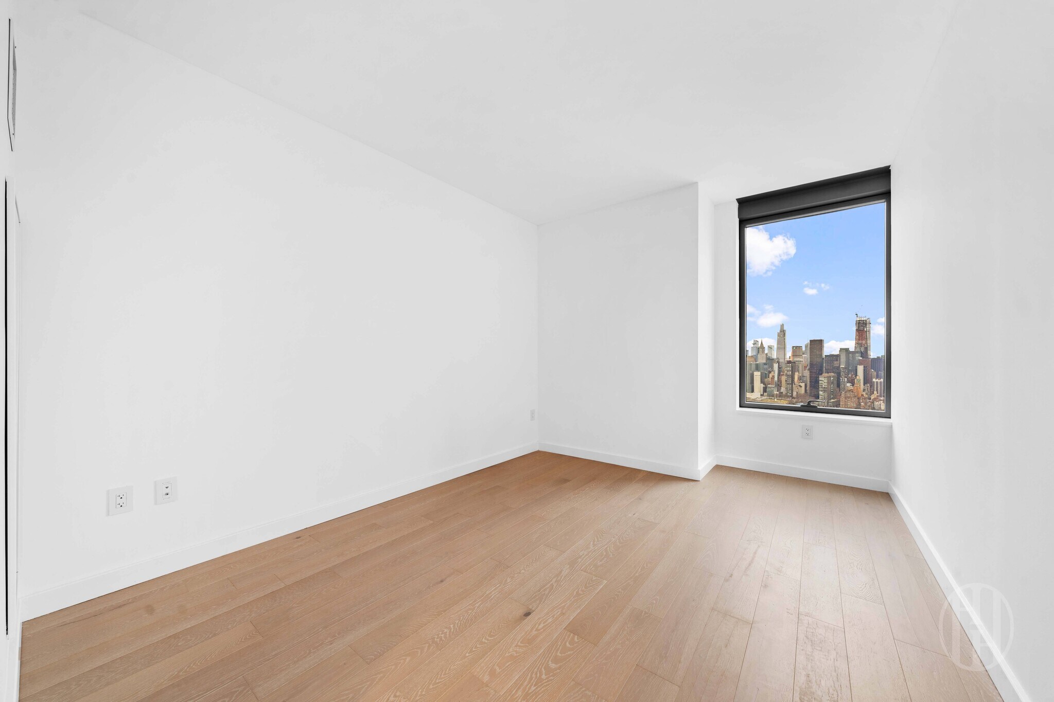 Building Photo - 3 Ct Square W