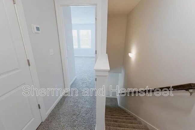 Building Photo - 2049 Lotus Dr